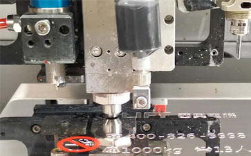 电梯铭牌点胶应用全自动蘑菇视频在线观看MV看片方案