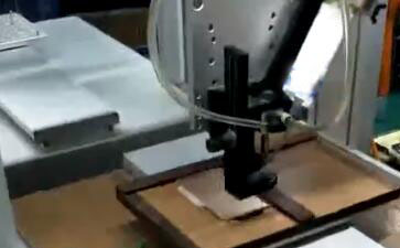 蘑菇视频在线观看MV看片应用在充电宝外壳点胶解决方案