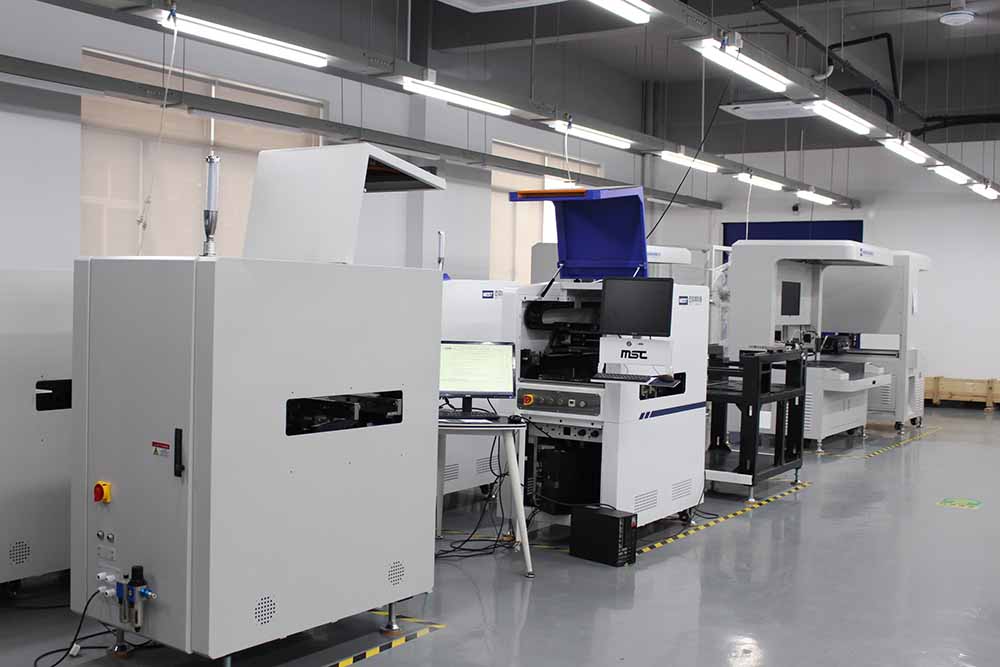 贴片元件怎么点胶?全自动蘑菇APP成人网站入口可以帮忙